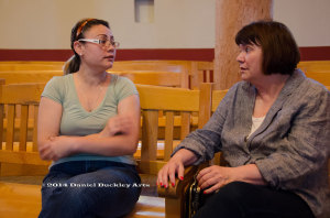Linda Ronstadt visits undocumented immigrant Rosa Robles Loreto in sanctuary in Tucson.